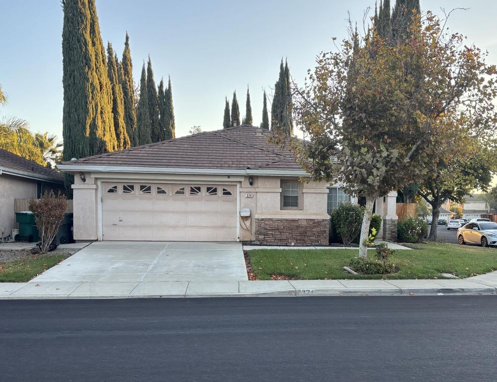 324 Roadrunner Dr, Patterson, CA 95363