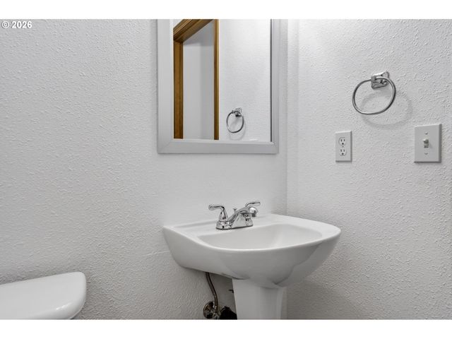 18247 Sw SMOKETTE Ln, Beaverton, OR 97003