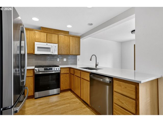 18247 Sw SMOKETTE Ln, Beaverton, OR 97003