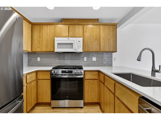 18247 Sw SMOKETTE Ln, Beaverton, OR 97003