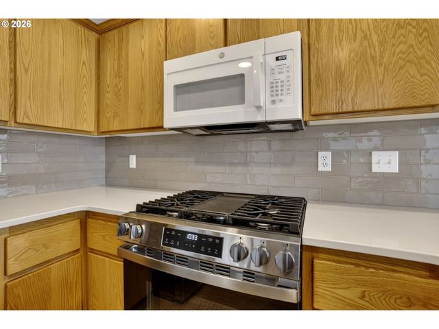 18247 Sw SMOKETTE Ln, Beaverton, OR 97003