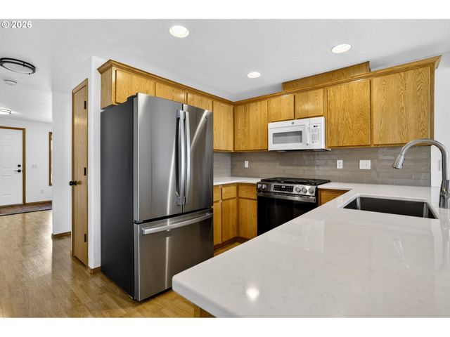 18247 Sw SMOKETTE Ln, Beaverton, OR 97003