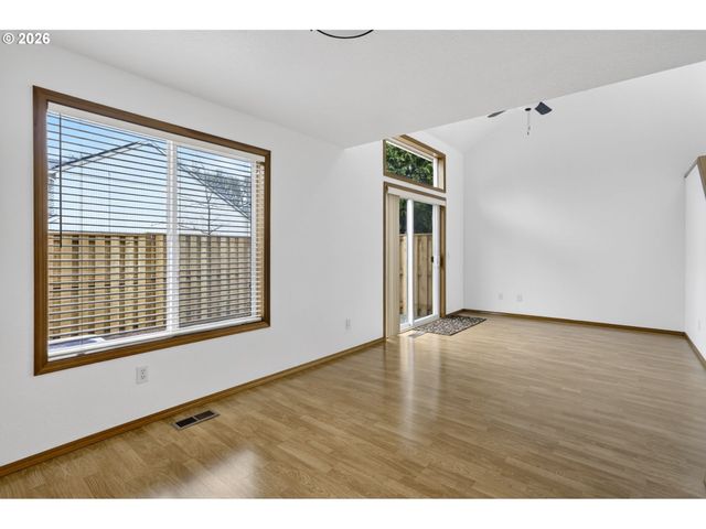 18247 Sw SMOKETTE Ln, Beaverton, OR 97003