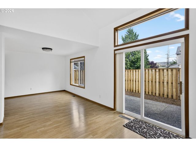 18247 Sw SMOKETTE Ln, Beaverton, OR 97003