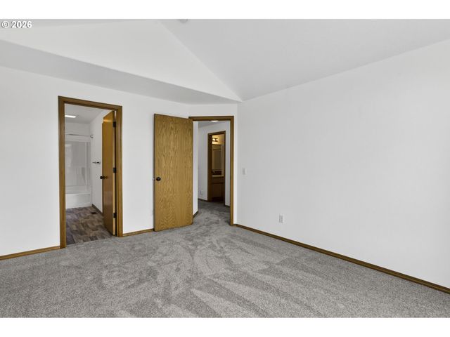 18247 Sw SMOKETTE Ln, Beaverton, OR 97003