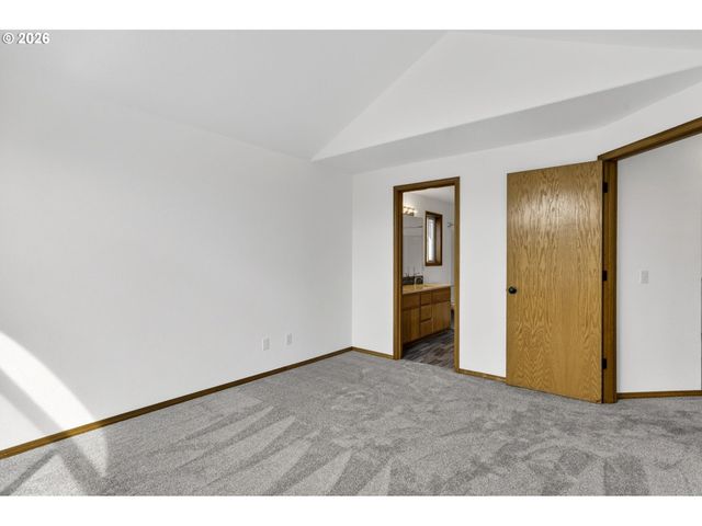 18247 Sw SMOKETTE Ln, Beaverton, OR 97003