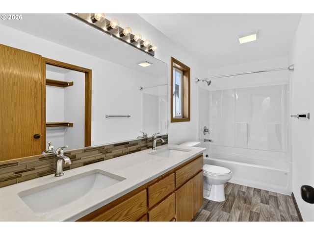 18247 Sw SMOKETTE Ln, Beaverton, OR 97003