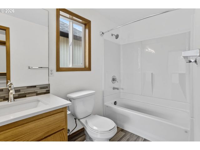 18247 Sw SMOKETTE Ln, Beaverton, OR 97003