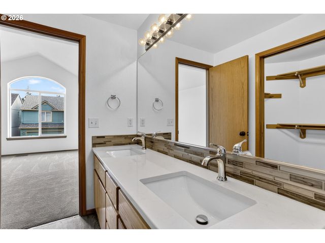 18247 Sw SMOKETTE Ln, Beaverton, OR 97003