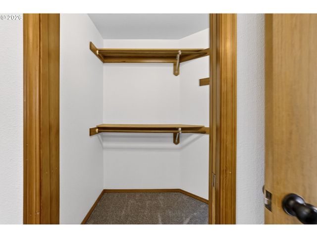 18247 Sw SMOKETTE Ln, Beaverton, OR 97003