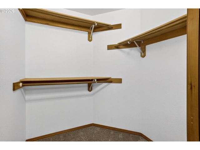 18247 Sw SMOKETTE Ln, Beaverton, OR 97003