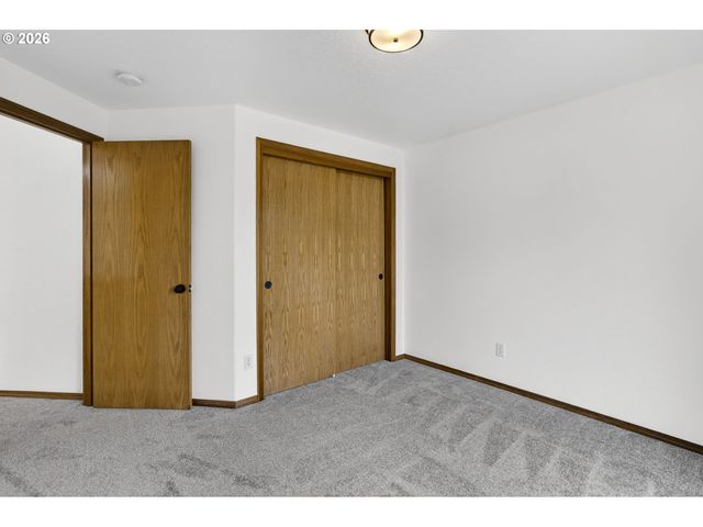 18247 Sw SMOKETTE Ln, Beaverton, OR 97003