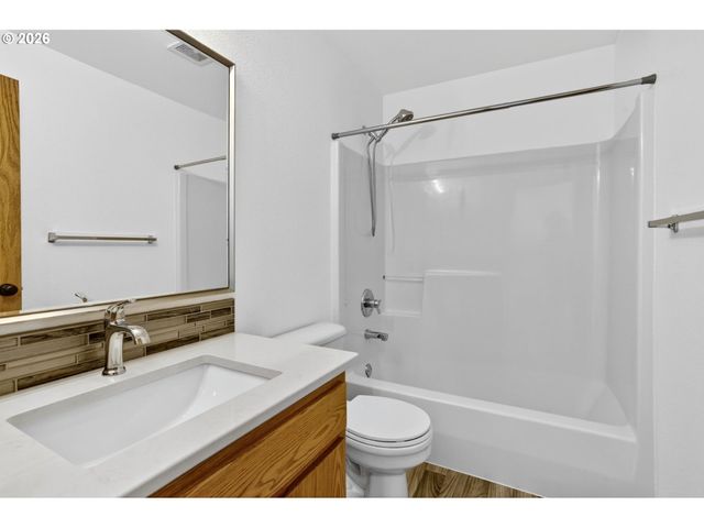 18247 Sw SMOKETTE Ln, Beaverton, OR 97003