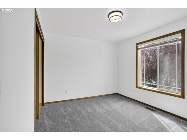 18247 Sw SMOKETTE Ln, Beaverton, OR 97003