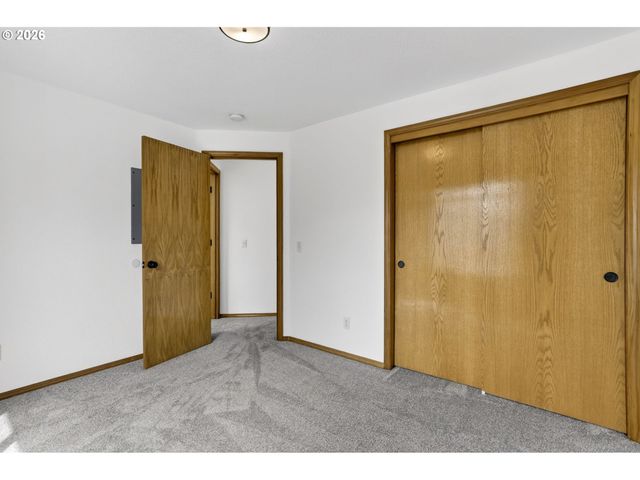 18247 Sw SMOKETTE Ln, Beaverton, OR 97003