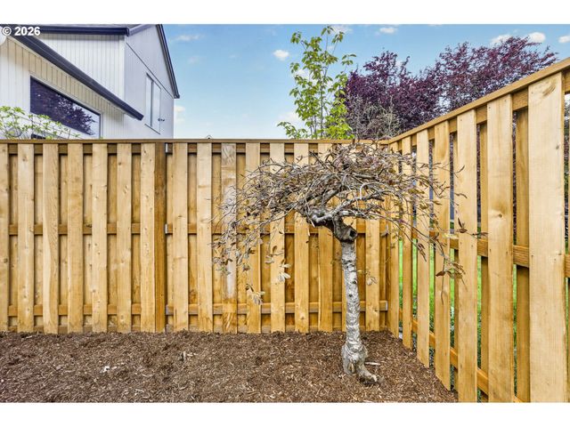 18247 Sw SMOKETTE Ln, Beaverton, OR 97003