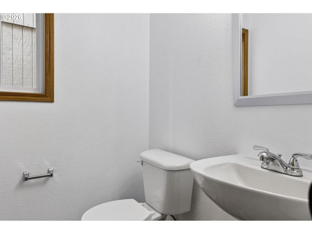 18247 Sw SMOKETTE Ln, Beaverton, OR 97003