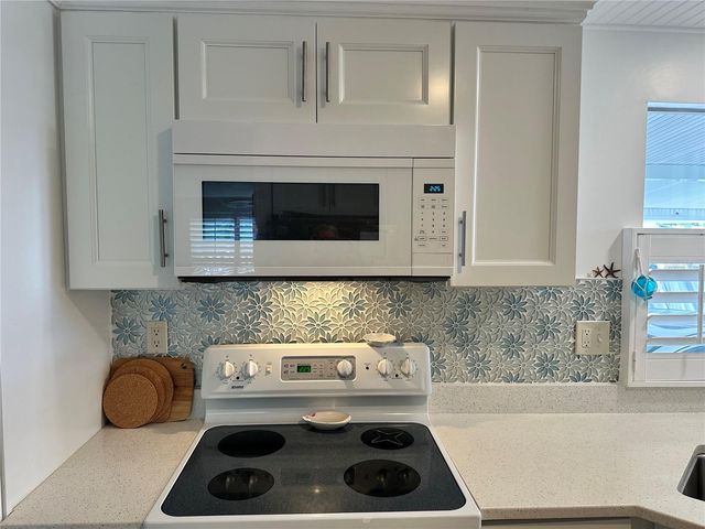 560 ORIENTAL POPPY DRIVE, Venice, FL 34293