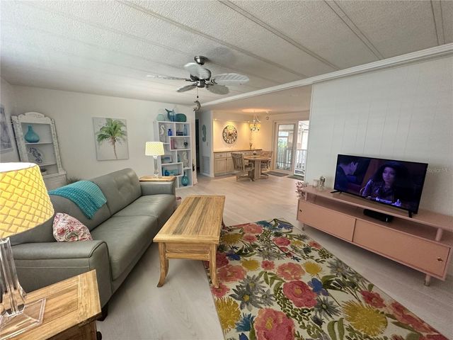 560 ORIENTAL POPPY DRIVE, Venice, FL 34293