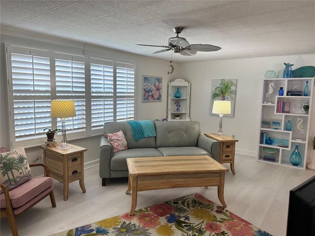 560 ORIENTAL POPPY DRIVE, Venice, FL 34293