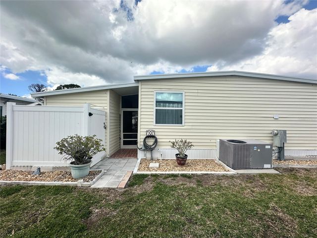 560 ORIENTAL POPPY DRIVE, Venice, FL 34293