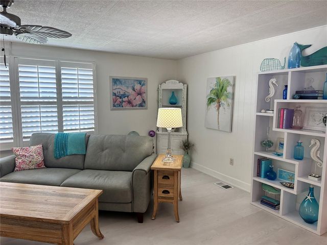 560 ORIENTAL POPPY DRIVE, Venice, FL 34293