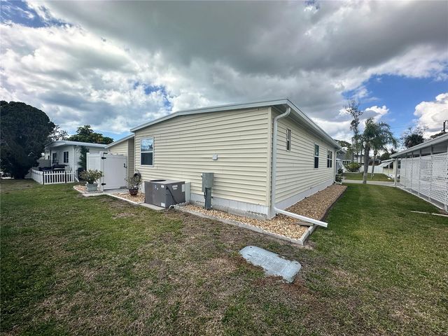 560 ORIENTAL POPPY DRIVE, Venice, FL 34293