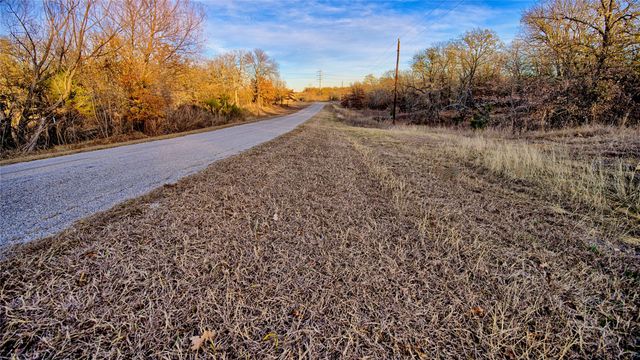 1943 Lakeridge, Sunset, TX 76270