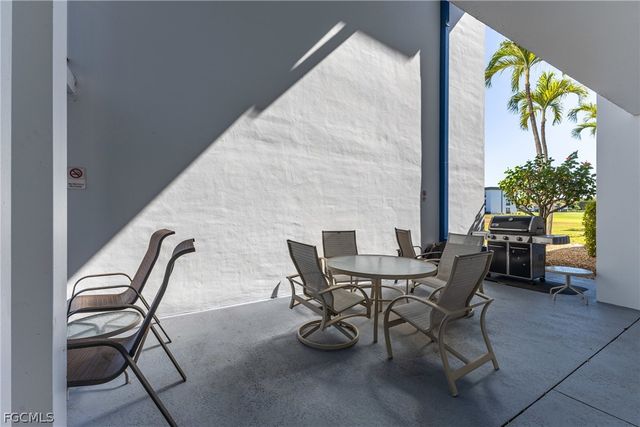 1724 Pine Valley DR 318, Fort Myers, FL 33907