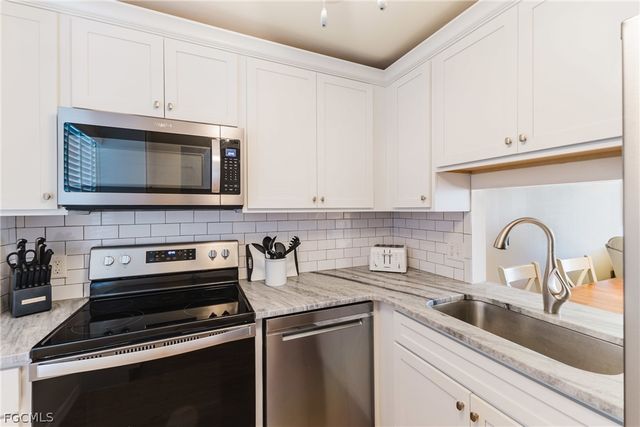 1724 Pine Valley DR 318, Fort Myers, FL 33907