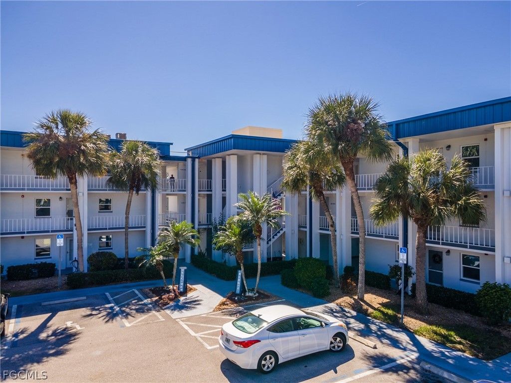 1724 Pine Valley DR 318, Fort Myers, FL 33907