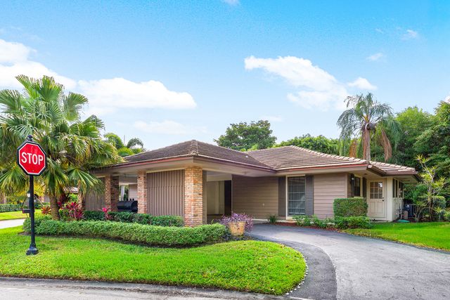 609 Cypress Key Drive, Atlantis, FL 33462