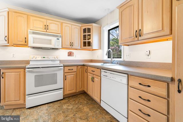 17 RECH AVE, Oreland, PA 19075