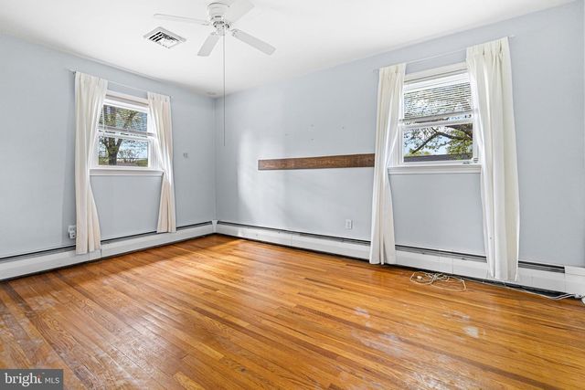 17 RECH AVE, Oreland, PA 19075