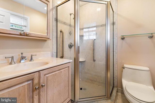 17 RECH AVE, Oreland, PA 19075