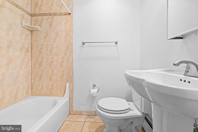 17 RECH AVE, Oreland, PA 19075