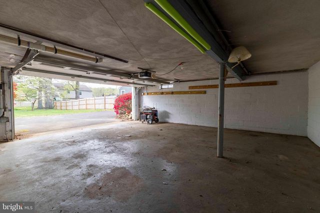 17 RECH AVE, Oreland, PA 19075