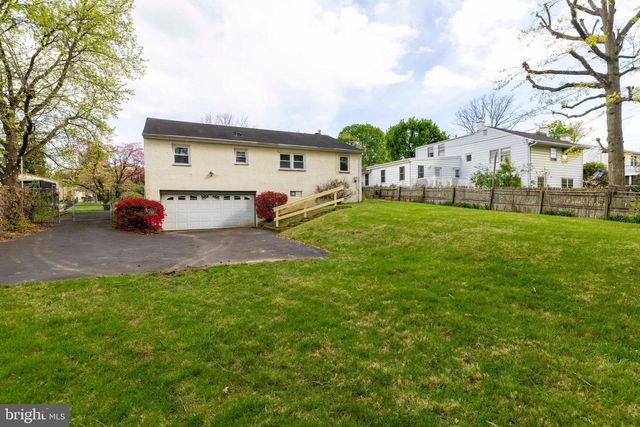 17 RECH AVE, Oreland, PA 19075