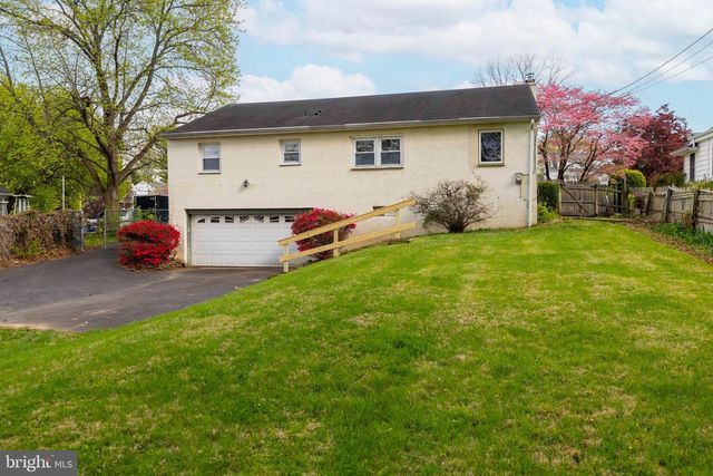 17 RECH AVE, Oreland, PA 19075