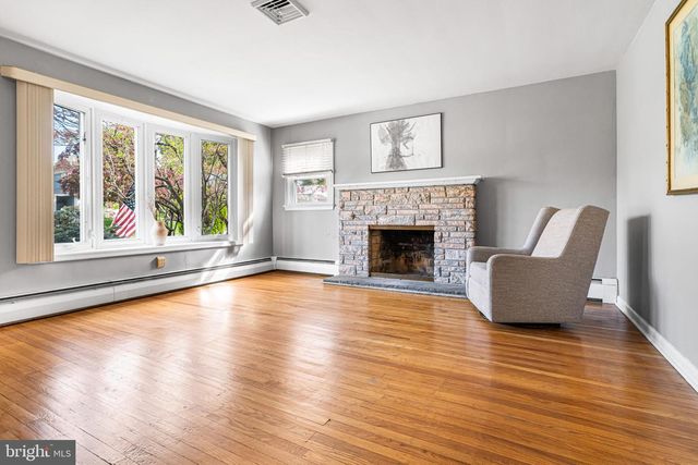 17 RECH AVE, Oreland, PA 19075