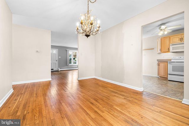 17 RECH AVE, Oreland, PA 19075