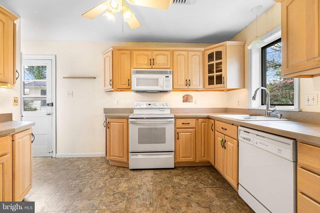 17 RECH AVE, Oreland, PA 19075