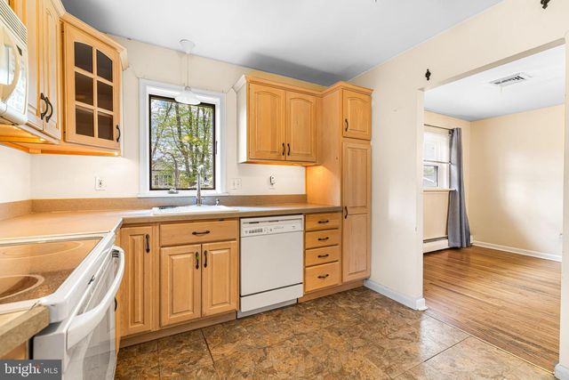 17 RECH AVE, Oreland, PA 19075