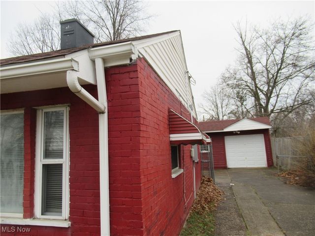 15615 Lotus Drive, Cleveland, OH 44128