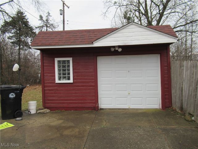 15615 Lotus Drive, Cleveland, OH 44128