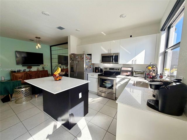 12990 SW 232nd Ln, Homestead, FL 33170