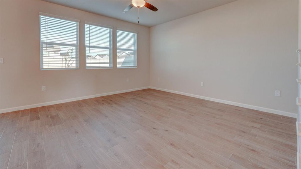 Image 11 of property listing at 7102 W Ashcroft Avenue, Fresno, CA 93723