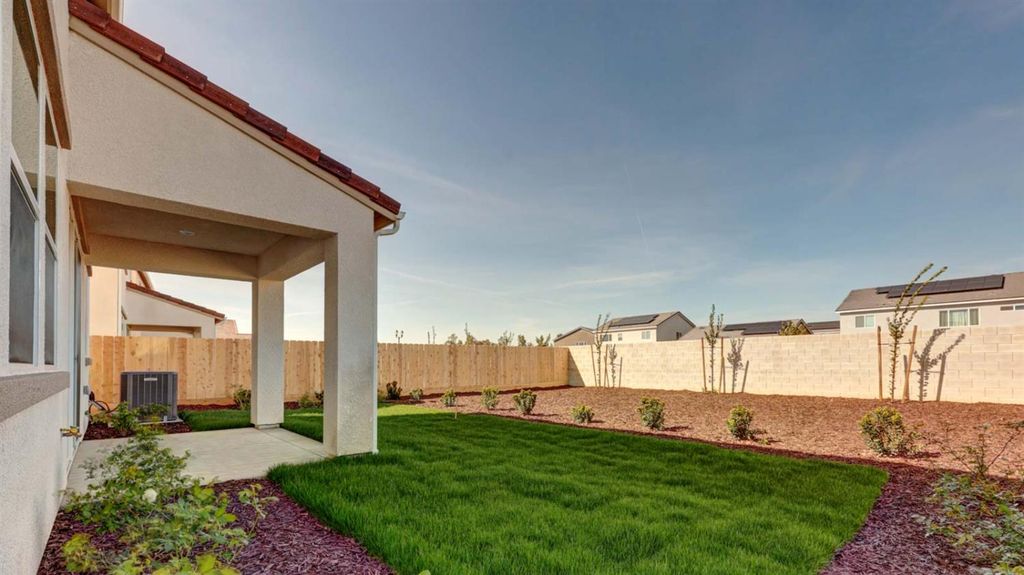 Image 24 of property listing at 7102 W Ashcroft Avenue, Fresno, CA 93723
