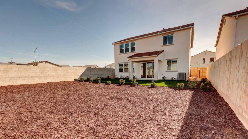 Image 25 of property listing at 7102 W Ashcroft Avenue, Fresno, CA 93723