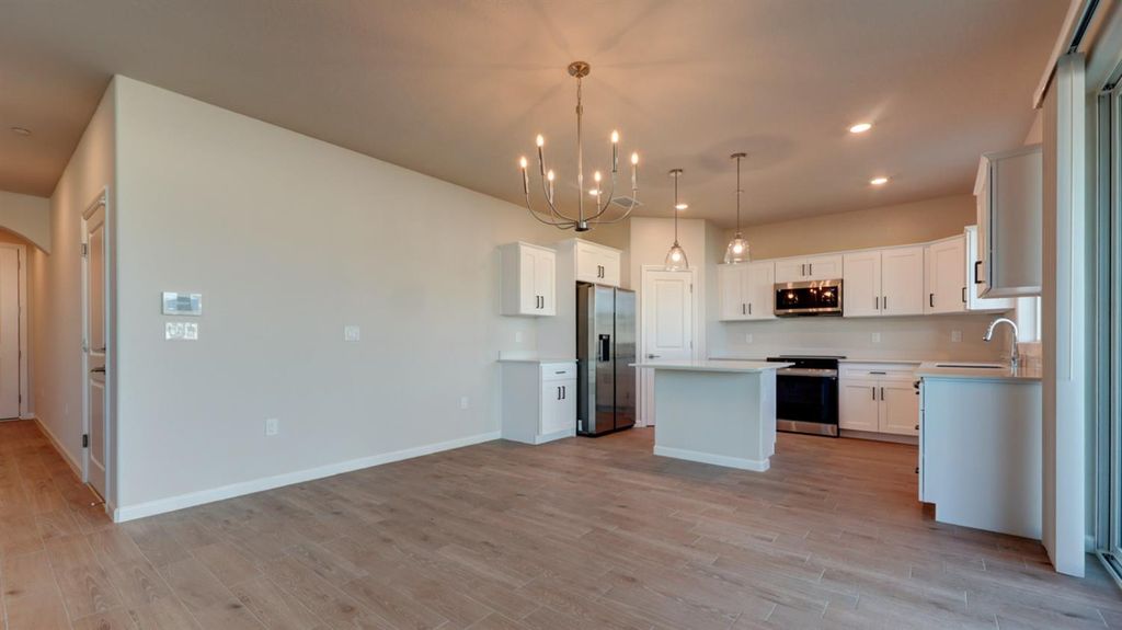 Image 4 of property listing at 7102 W Ashcroft Avenue, Fresno, CA 93723